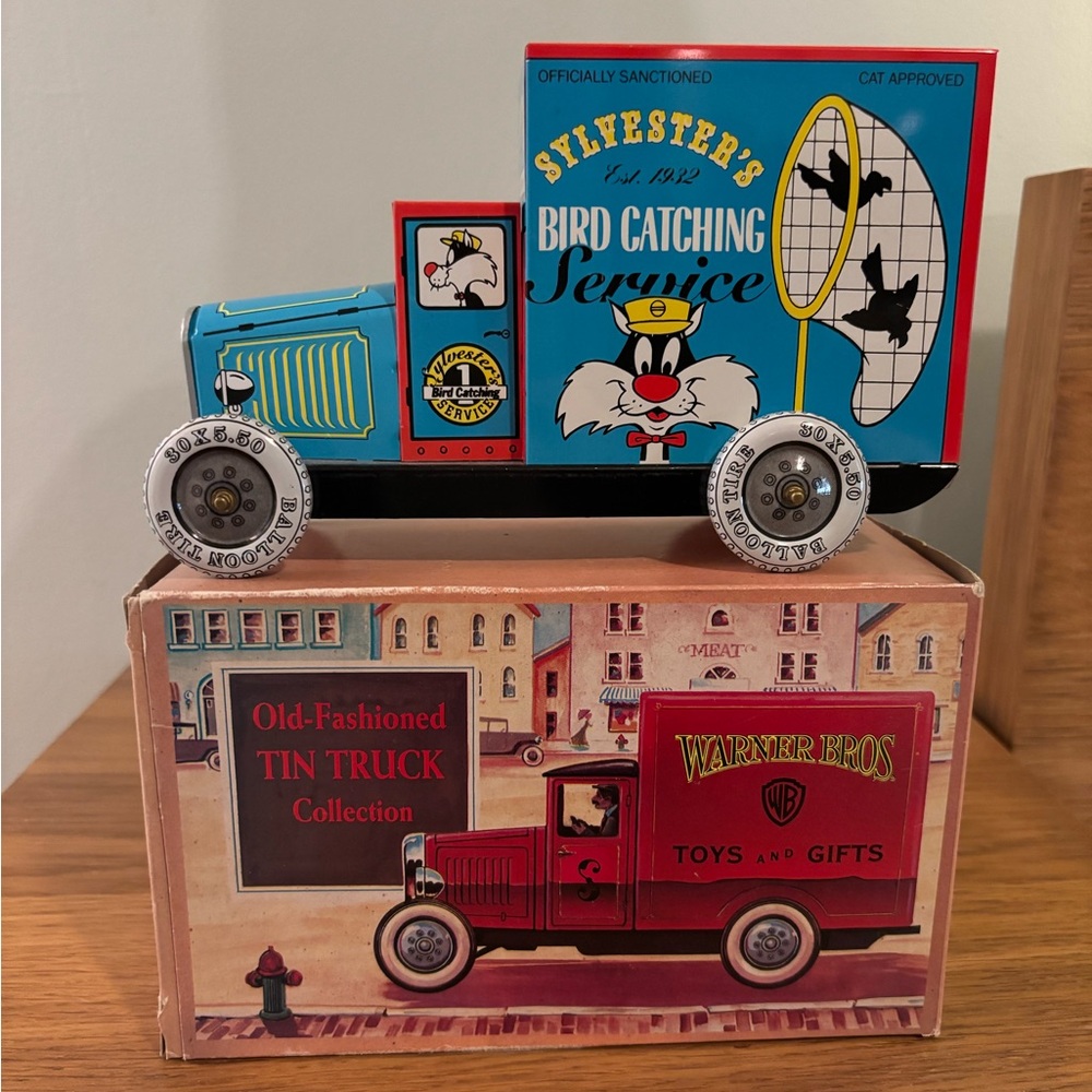 Warner Bros. Vintage 1992 Old-Fashioned Sylvester Bird Catcher Tin Truck and Box